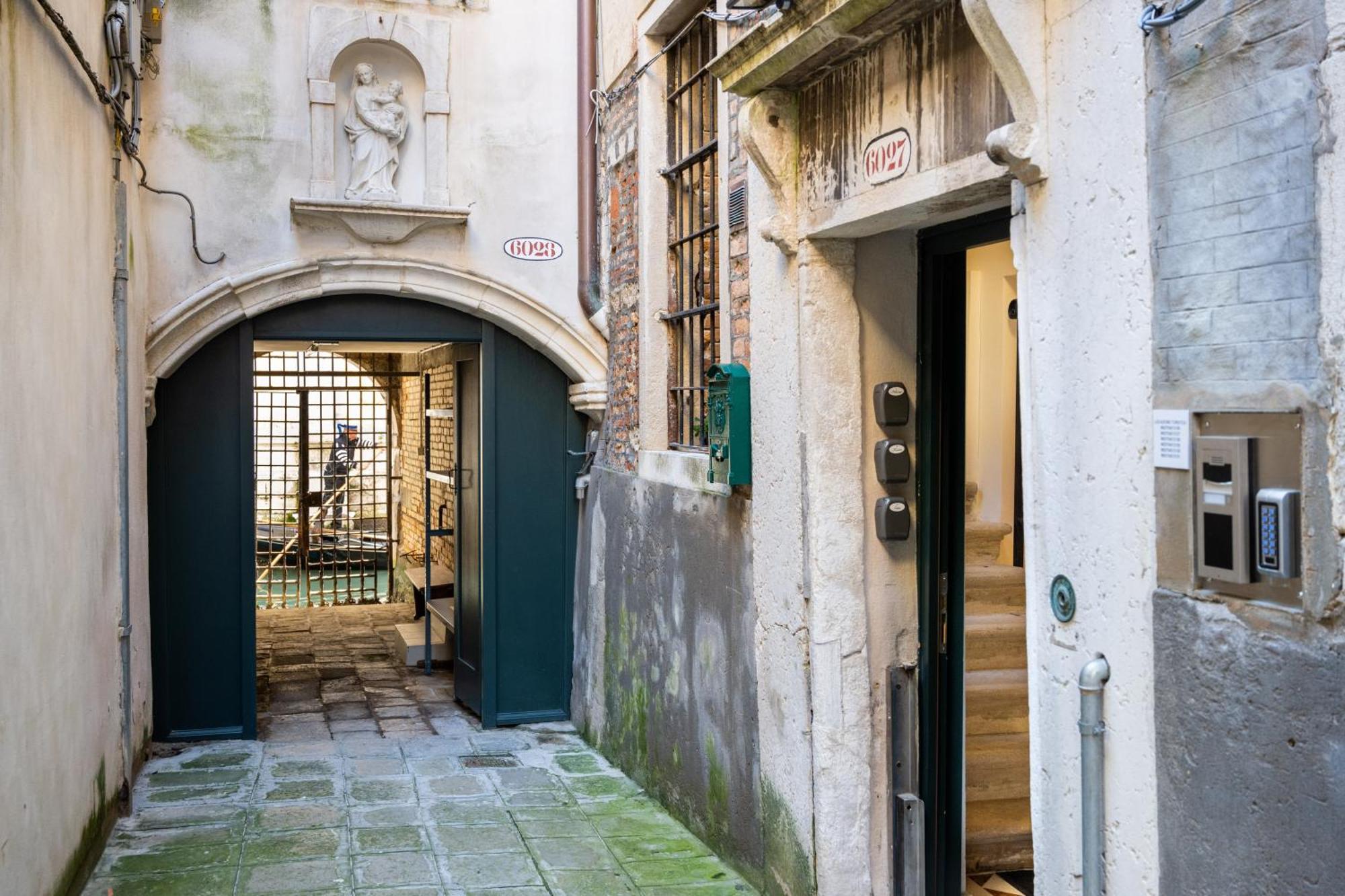 Palazzo Miracoli Apartments Velence Kültér fotó